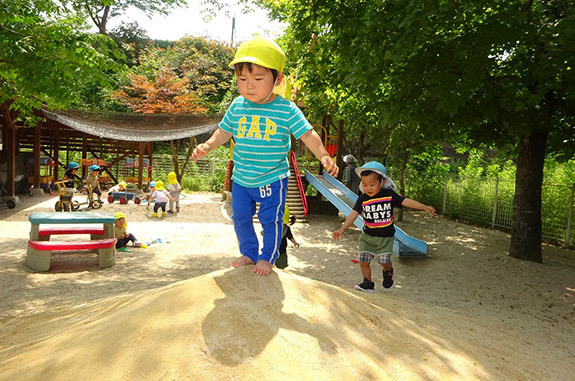 写真：花組　外遊び