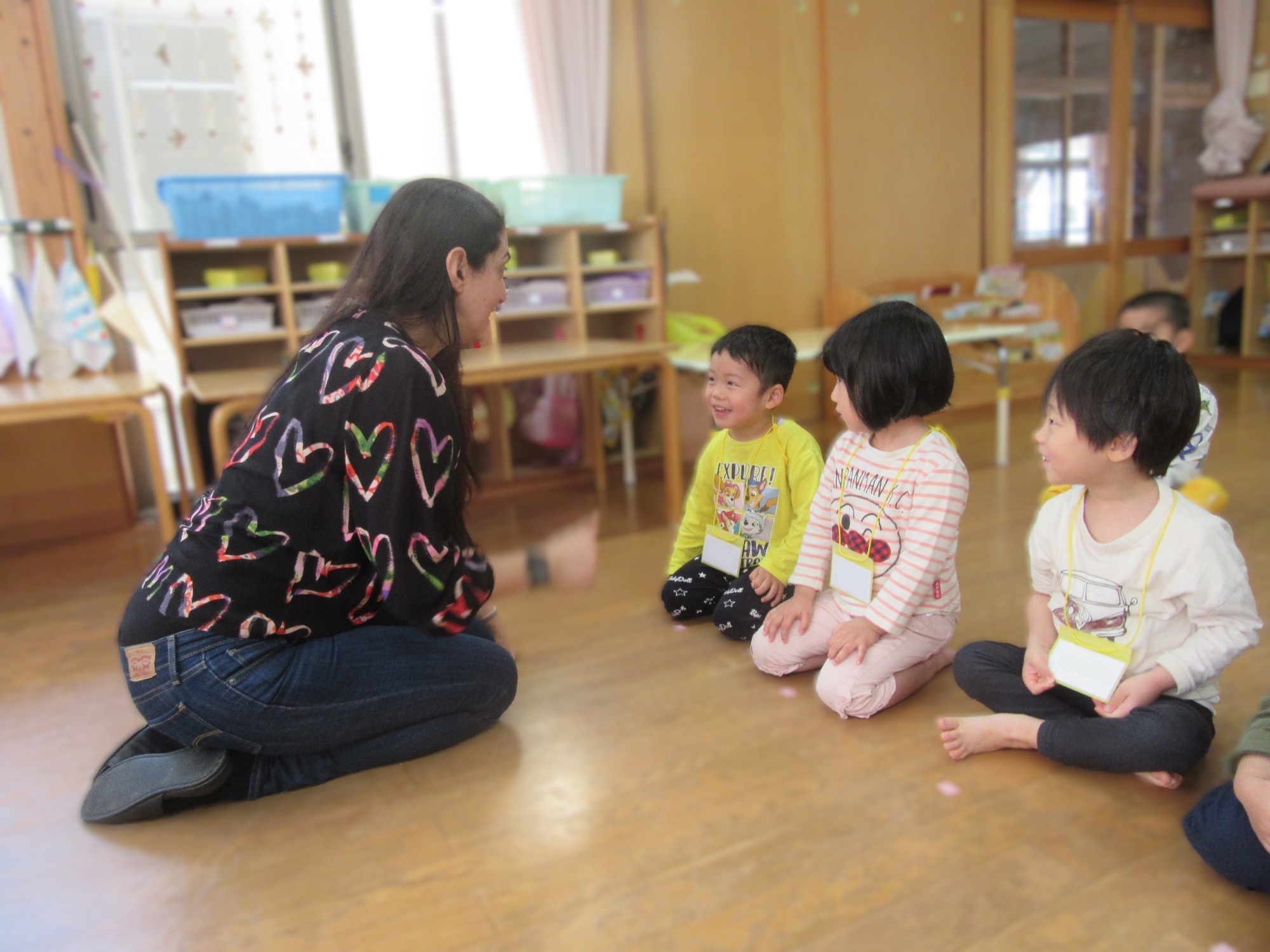 写真：英語であそぼうの様子